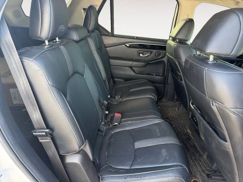 Used 2024 Honda Pilot Touring image 13