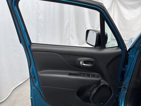 Used 2022 Jeep Renegade Altitude w/ Convenience Group image 12