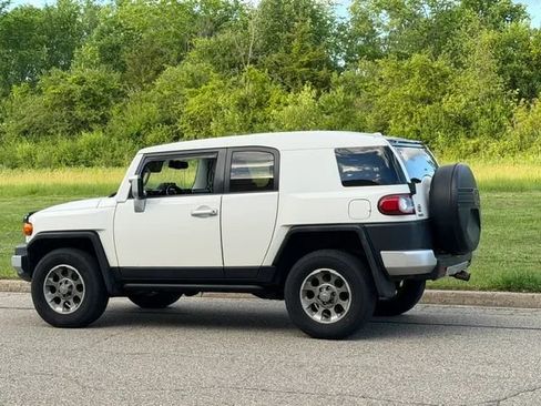Used 2013 Toyota FJ Cruiser 4WD w/ Convenience Pkg image 7