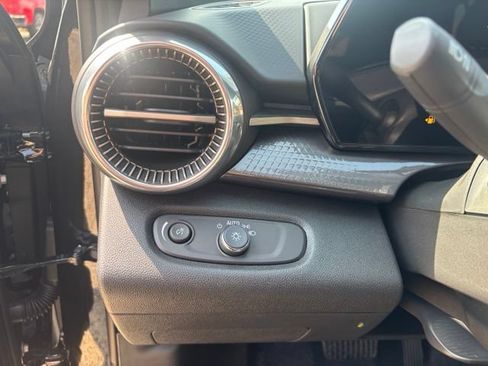 New 2026 Chevrolet Trax ACTIV w/ Driver Confidence Package FWD image 19
