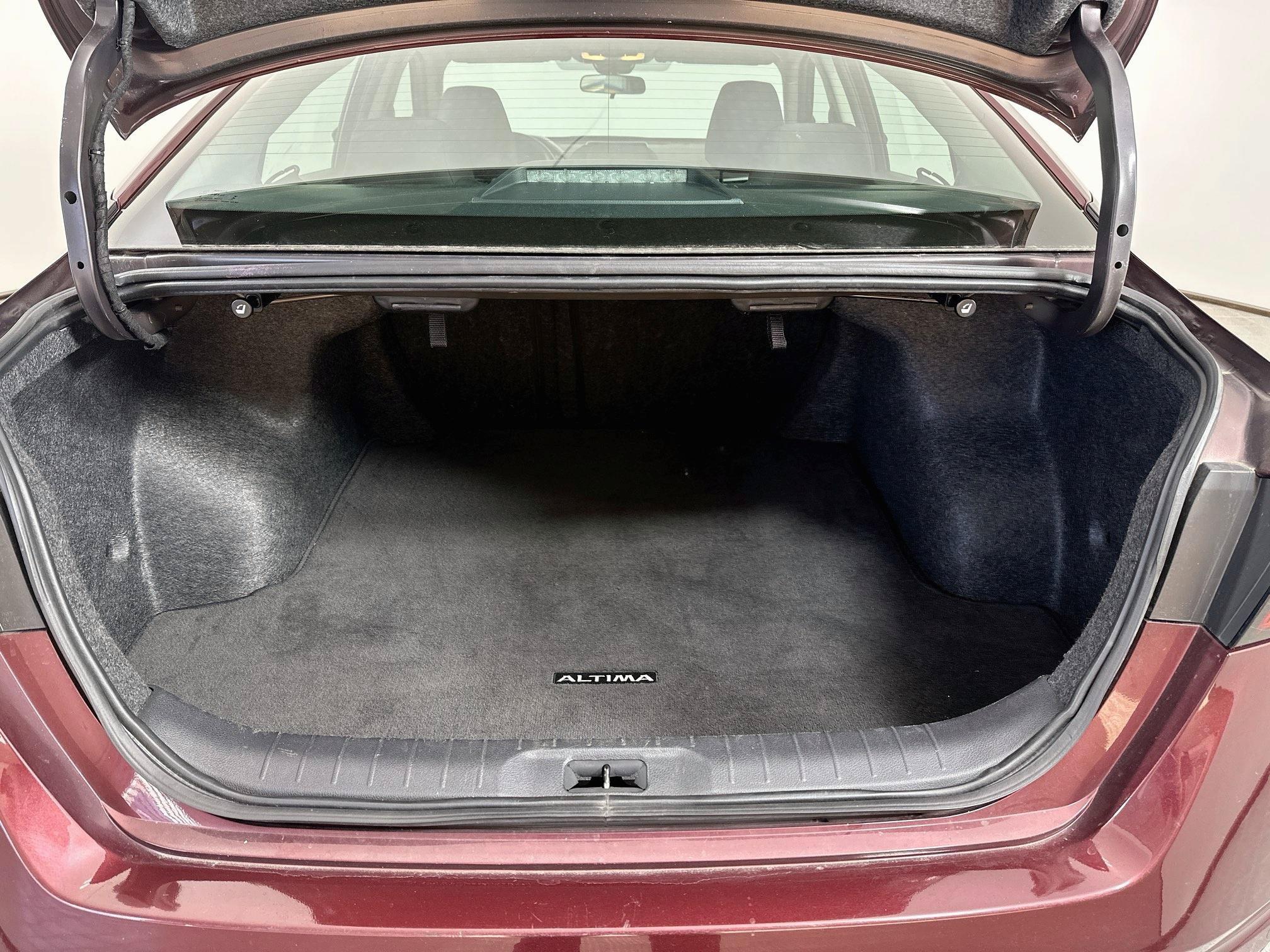 Used 2024 Nissan Altima 2.5 SV FWD image 23