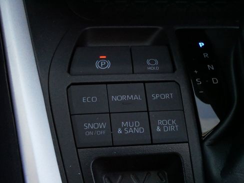 Certified 2025 Toyota RAV4 LE image 27