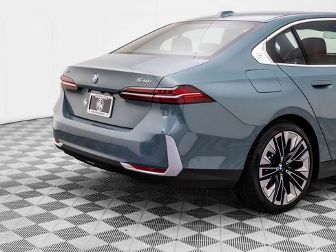 Used 2025 BMW 540i xDrive w/ Premium Package image 36