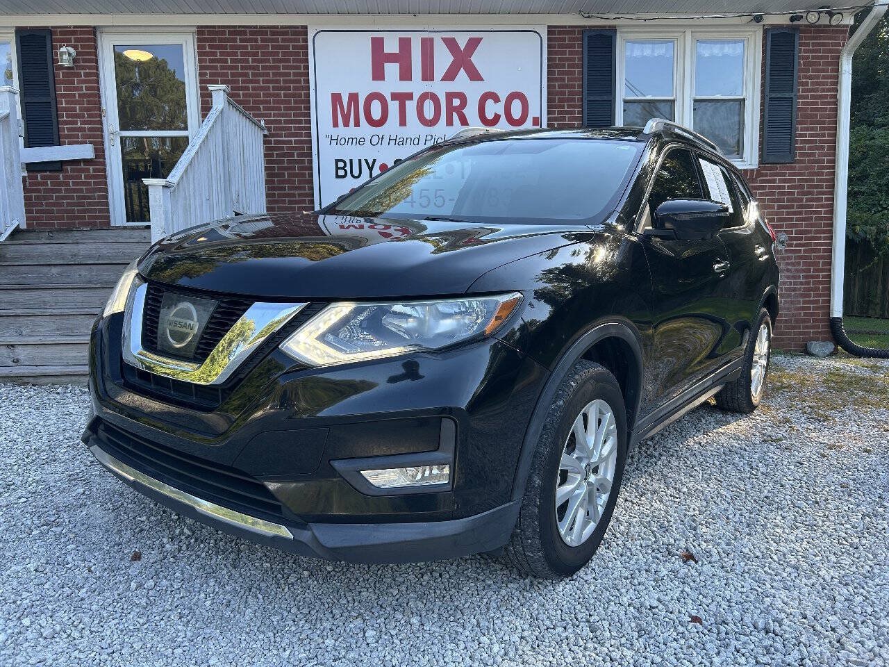 Used 2017 Nissan Rogue SV w/ Sun & Sound Touring Package AWD/4WD image 1