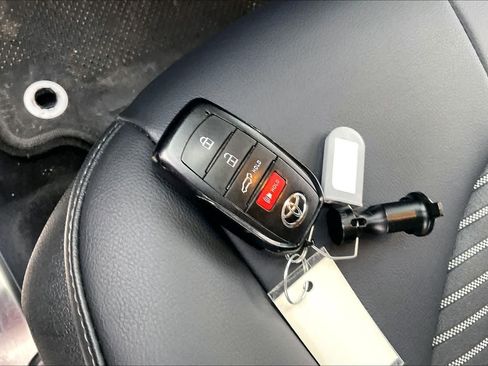 Used 2025 Toyota Highlander XSE AWD/4WD image 15