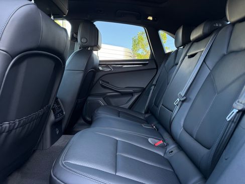 Used 2025 Porsche Macan AWD/4WD image 30