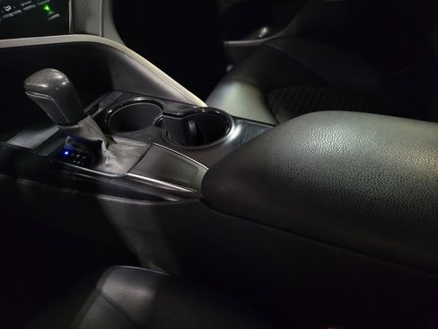 Used 2020 Toyota Camry SE FWD image 26