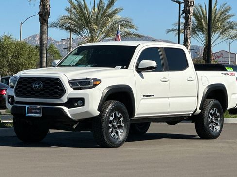 Used 2021 Toyota Tacoma TRD Off-Road w/ Technology Package image 8