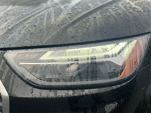 Used 2023 Audi Q5 2.0T Premium w/ Convenience Package image 9