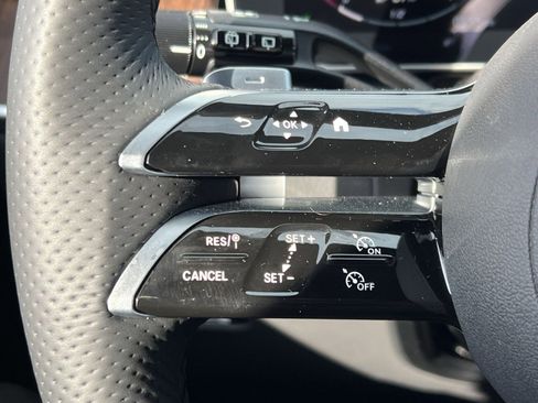 Certified 2025 Mercedes-Benz GLC 300 4MATIC image 30