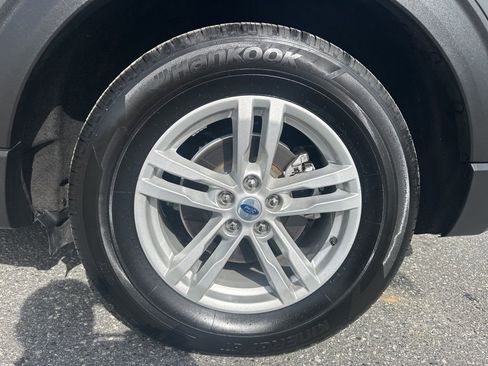 Used 2024 Ford Explorer XLT w/ Equipment Group 202A image 31