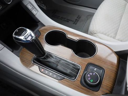 Used 2018 GMC Acadia SLE w/ Driver Alert Package I image 10