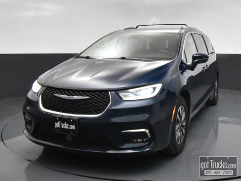Used 2021 Chrysler Pacifica Touring-L FWD image 45