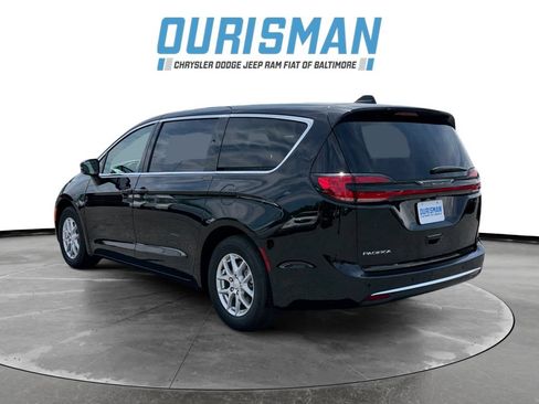 New 2027 Chrysler Pacifica Select w/ Family Tech Group FWD image 4