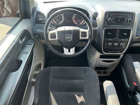 Used 2014 Dodge Grand Caravan American Value Package w/ UConnect Hands-Free Group image 11
