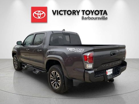 Used 2022 Toyota Tacoma TRD Sport image 3