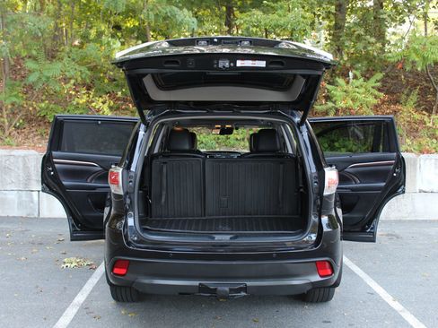 Used 2016 Toyota Highlander Limited Platinum image 10