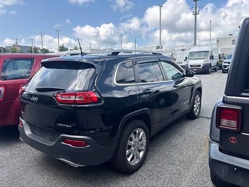 Used 2017 Jeep Cherokee Limited AWD/4WD image 9