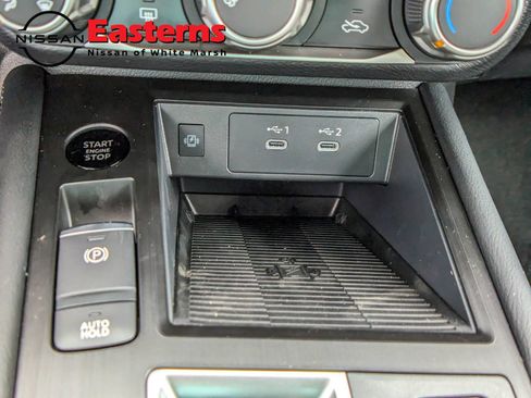 Used 2025 Nissan Kicks SV AWD/4WD image 24