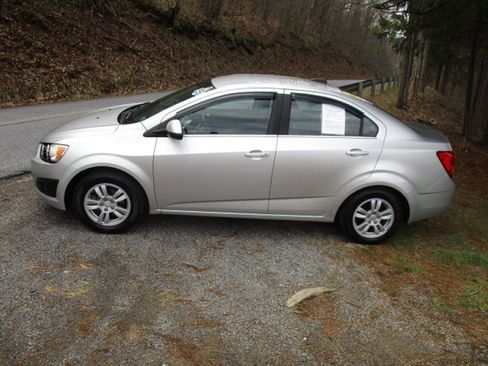 Used 2015 Chevrolet Sonic LT image 3