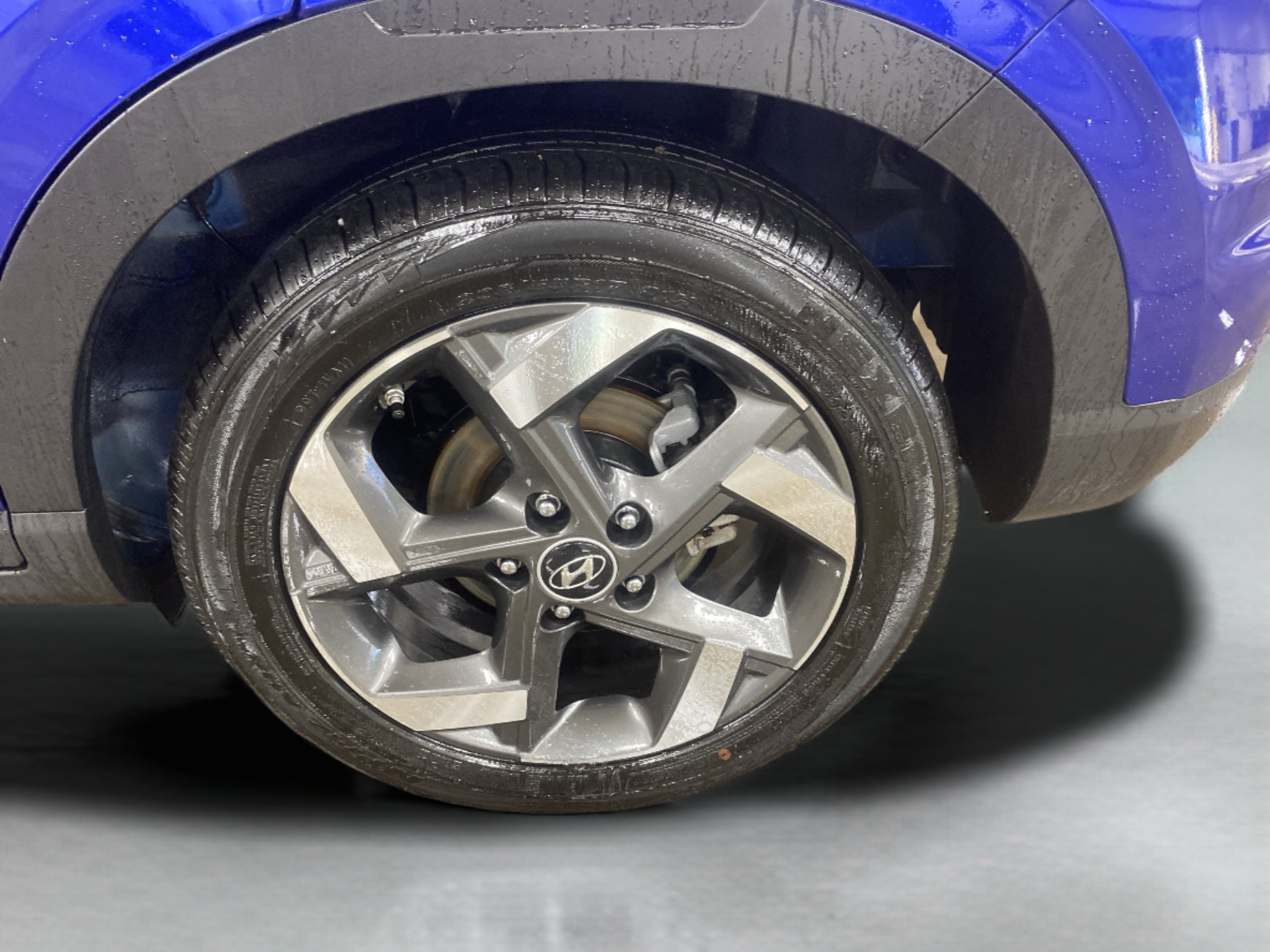 Used 2025 Hyundai Venue SEL FWD image 25