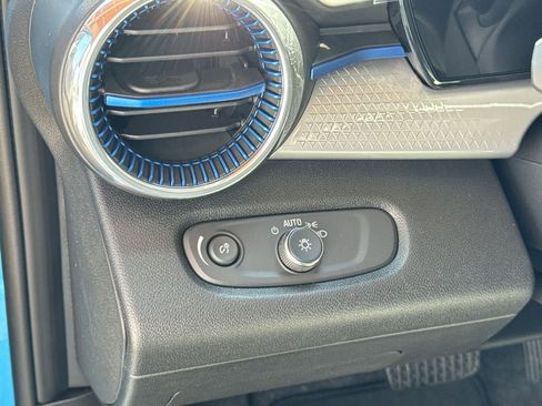 New 2025 Chevrolet Trax LT image 11