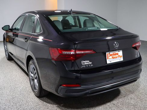 Used 2024 Volkswagen Jetta SE image 9