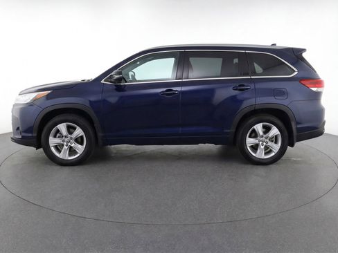 Used 2025 Toyota Highlander LE image 5