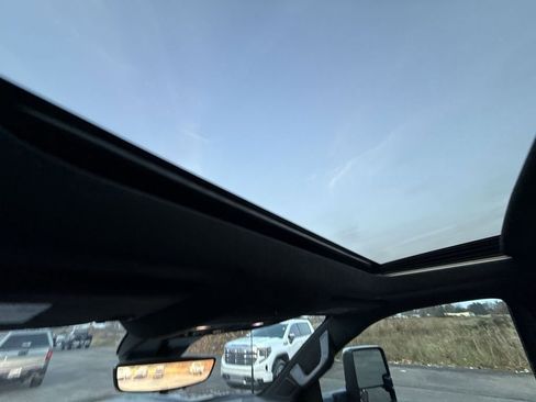 Used 2024 GMC Sierra 2500 Denali Ultimate image 21