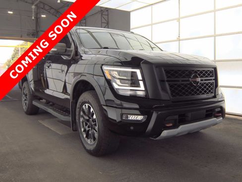 Used 2021 Nissan Titan PRO-4X w/ Pro-4x Convenience Package AWD/4WD image 3