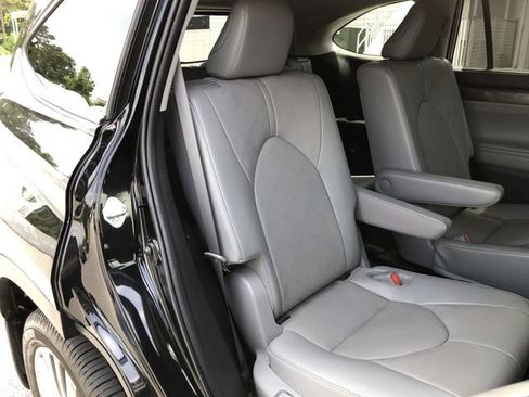 Used 2022 Toyota Highlander Platinum AWD/4WD image 17