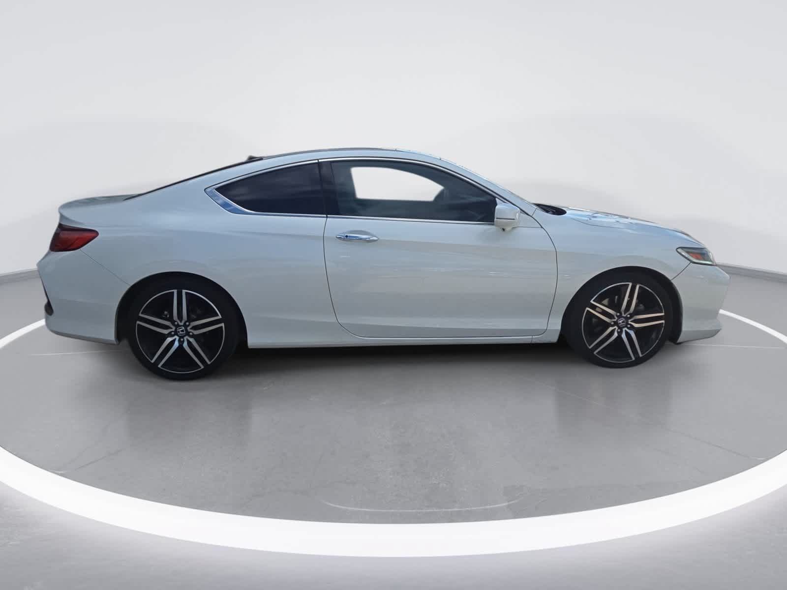 Used 2016 Honda Accord Touring image 9