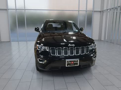 Used 2019 Jeep Grand Cherokee Laredo AWD/4WD image 3