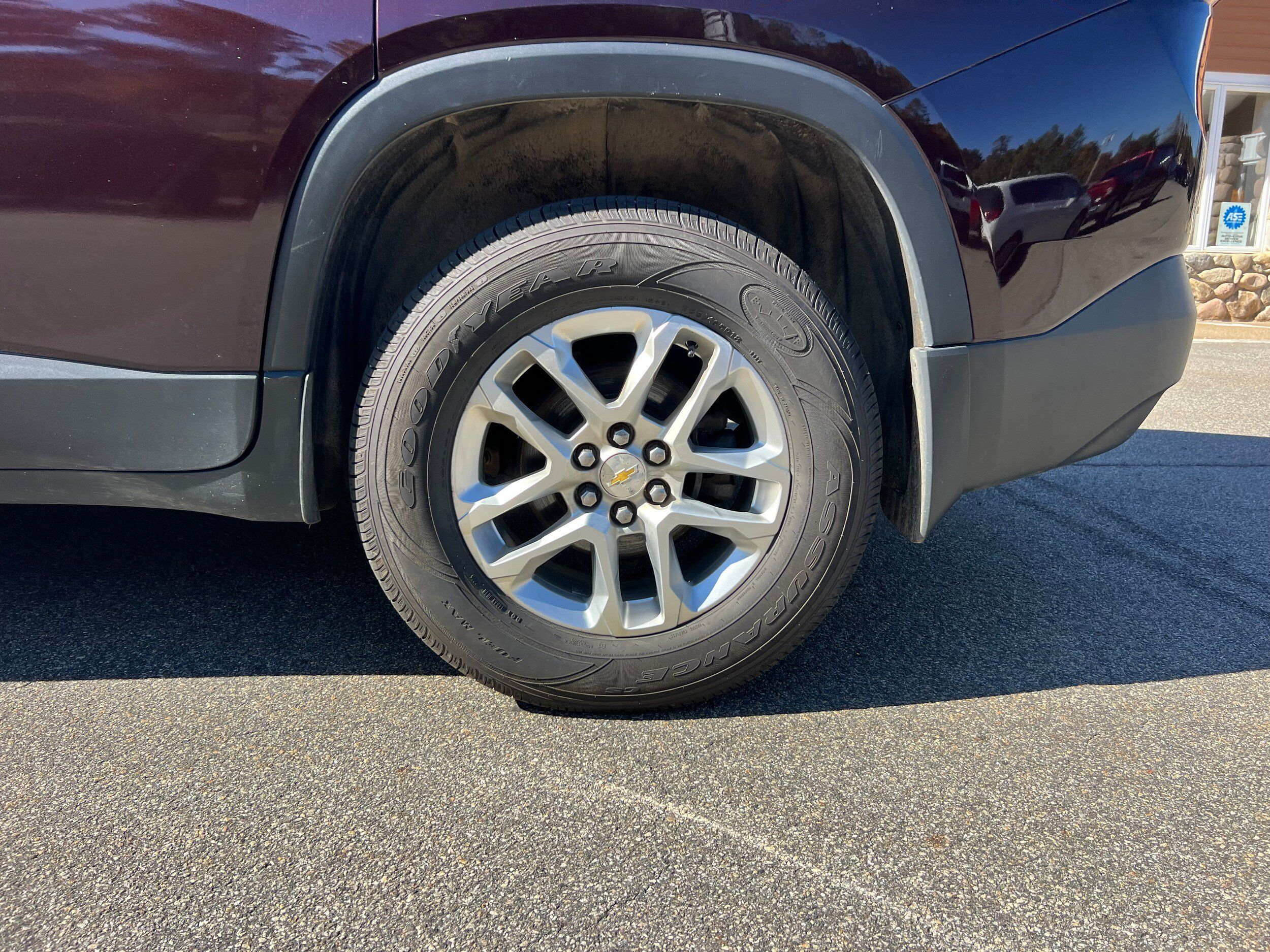 Used 2020 Chevrolet Traverse LT w/ LPO, Floor Liner Package AWD/4WD image 9