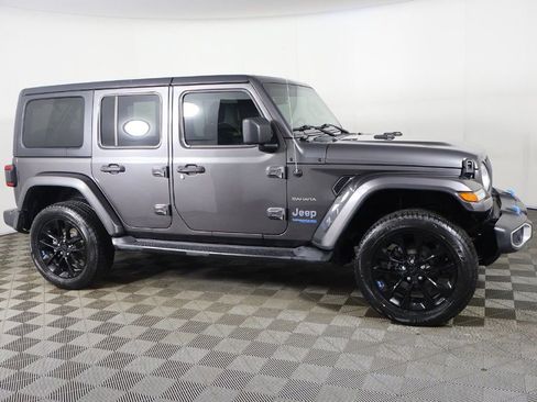 Used 2022 Jeep Wrangler Unlimited Sahara w/ Cold Weather Group AWD/4WD image 17