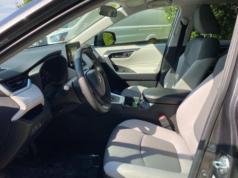 Used 2021 Toyota RAV4 XLE AWD/4WD image 11