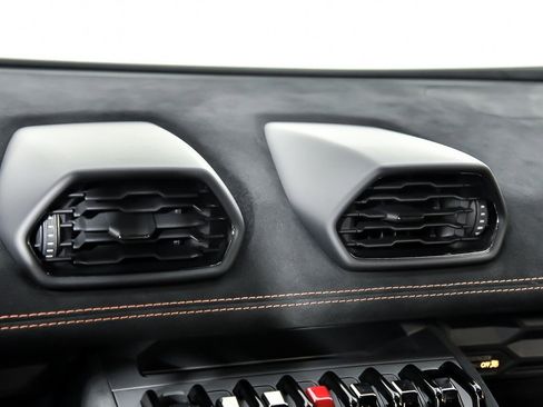 Used 2021 Lamborghini Huracan STO image 33