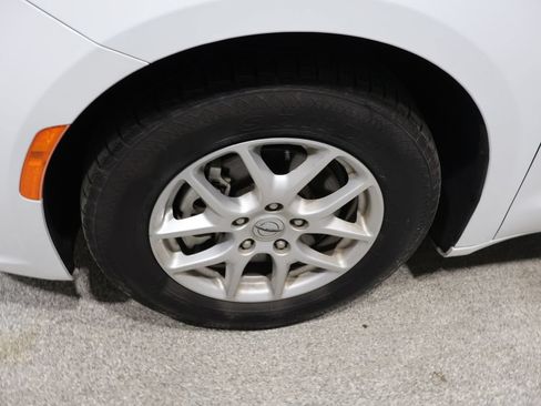 Used 2023 Chrysler Pacifica Touring-L FWD image 9