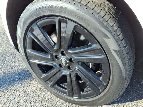 Used 2023 Land Rover Range Rover SE image 8