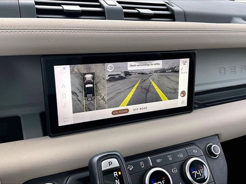 Used 2022 Land Rover Defender 110 SE image 21