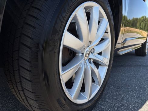 Used 2016 Volvo XC90 T6 Momentum w/ Vision Package AWD/4WD image 9