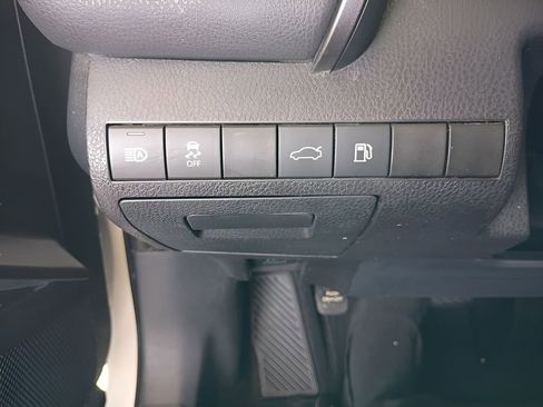 Used 2018 Toyota Camry SE FWD image 23