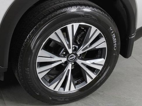 Certified 2023 Nissan Rogue SV FWD image 13