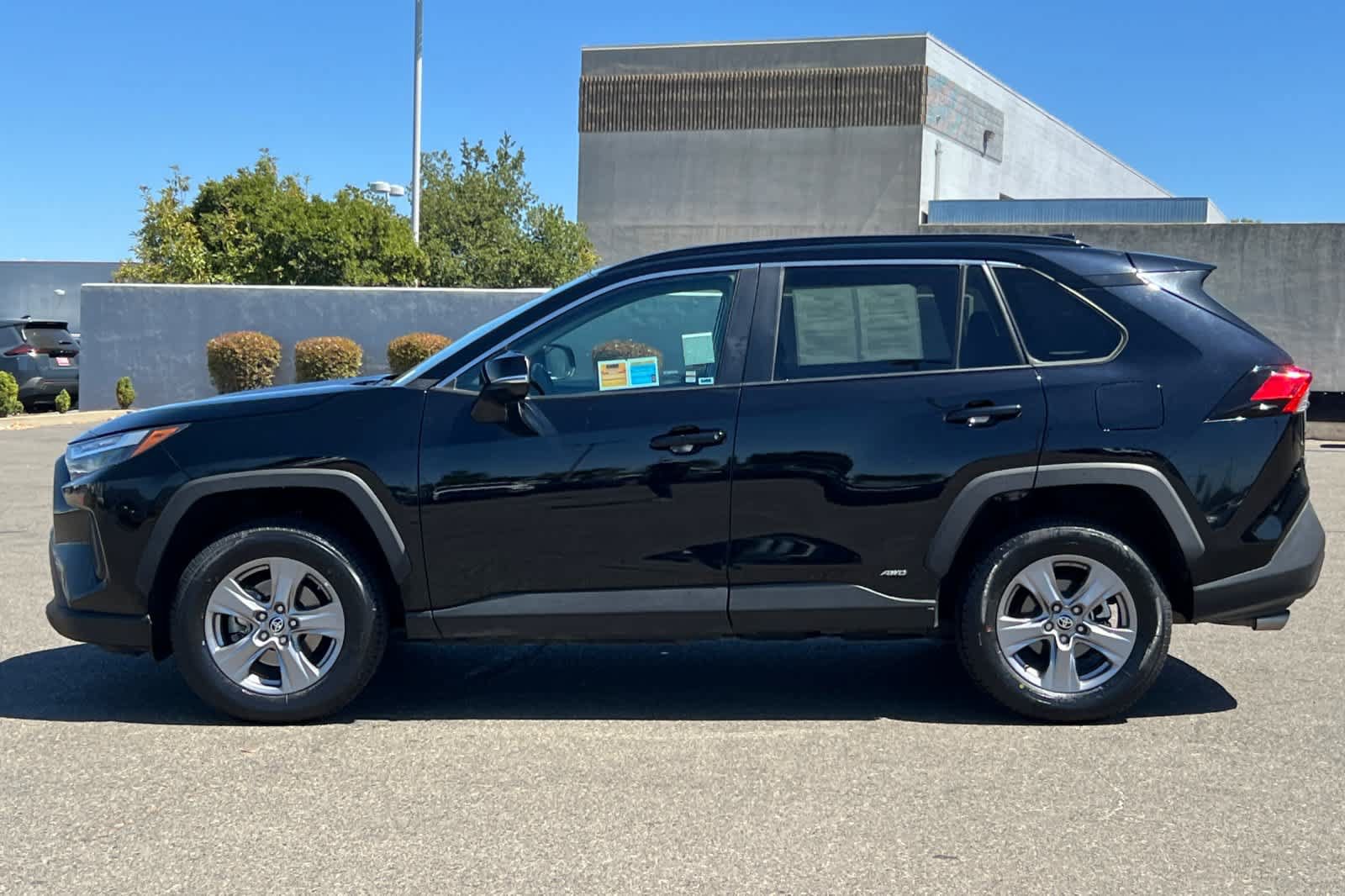 Certified 2023 Toyota RAV4 LE AWD/4WD image 9