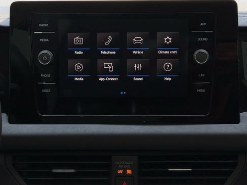 Used 2025 Volkswagen Jetta SE image 19