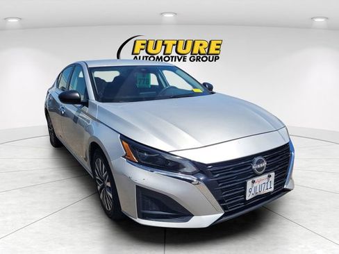 Certified 2024 Nissan Altima 2.5 SV FWD image 1