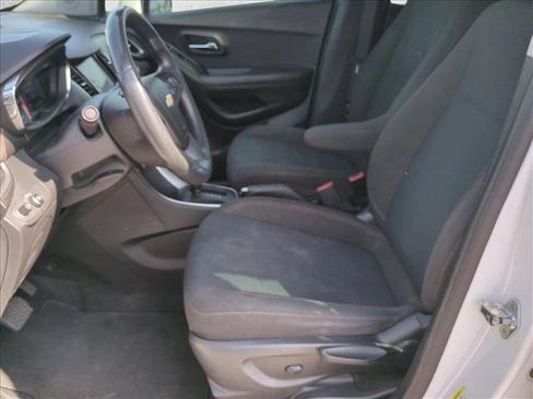 Used 2020 Chevrolet Trax LS w/ LPO, Protection Package FWD image 15