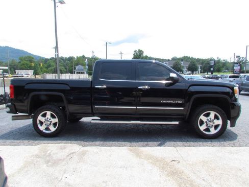 Used 2015 GMC Sierra 2500 Denali w/ Duramax Plus Package AWD/4WD image 6