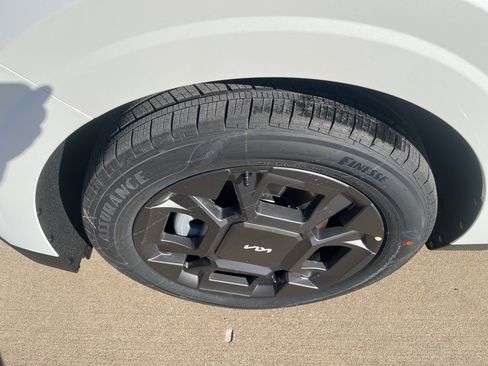 New 2026 Kia Carnival SX image 9