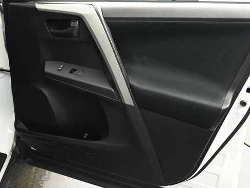 Used 2016 Toyota RAV4 LE image 19